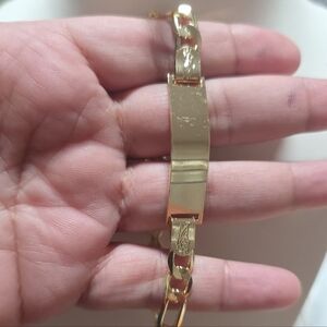Elegant Gold Bracelet